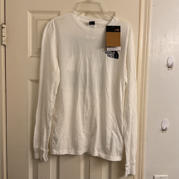 The North Face Women’s Long Sleeve Shirt - Picture 4 of 8